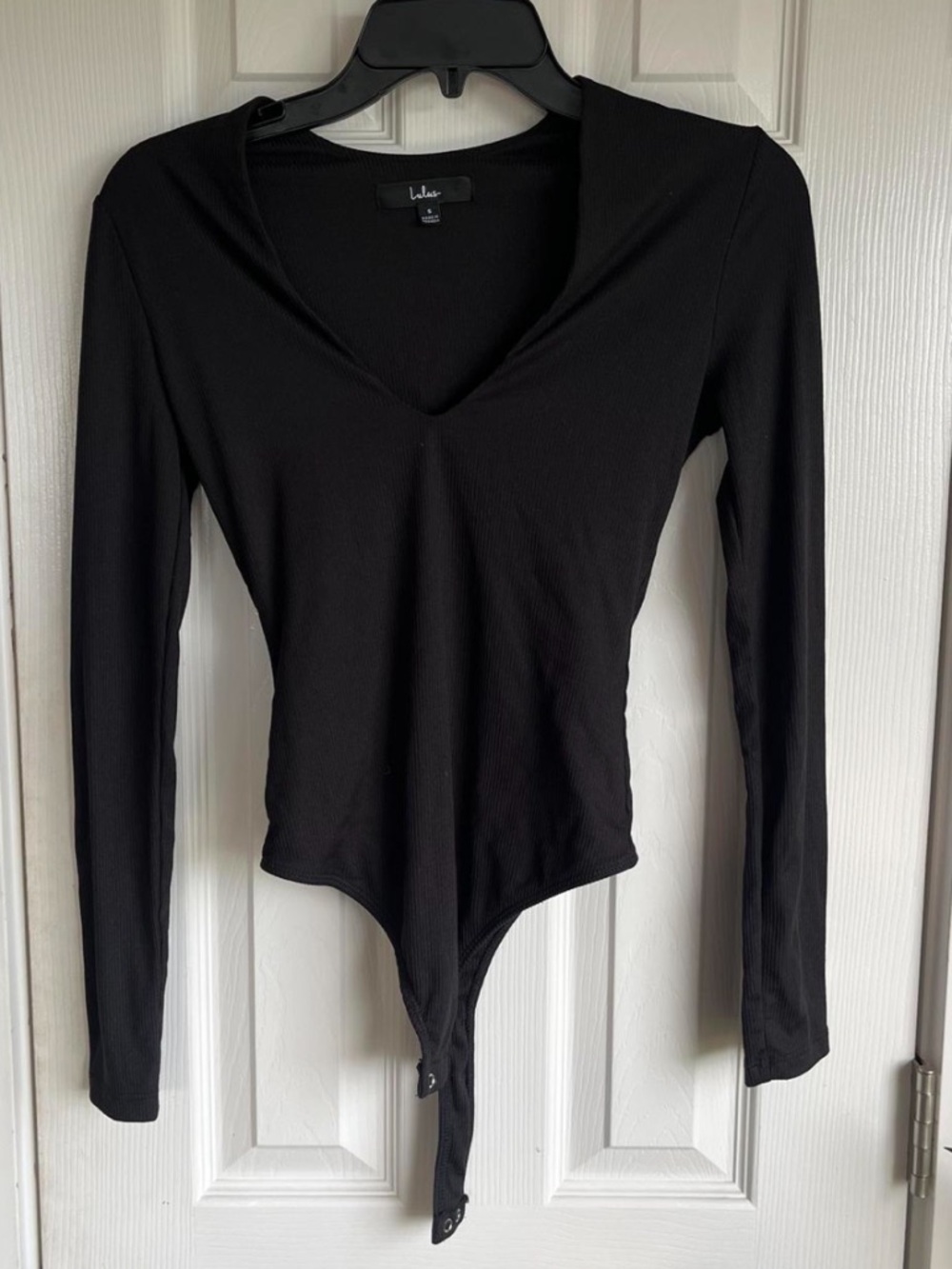 Lulu's Black Long-Sleeve V-Neck Snap Bodysuit